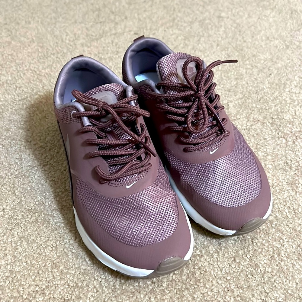 Nike shoes size 6